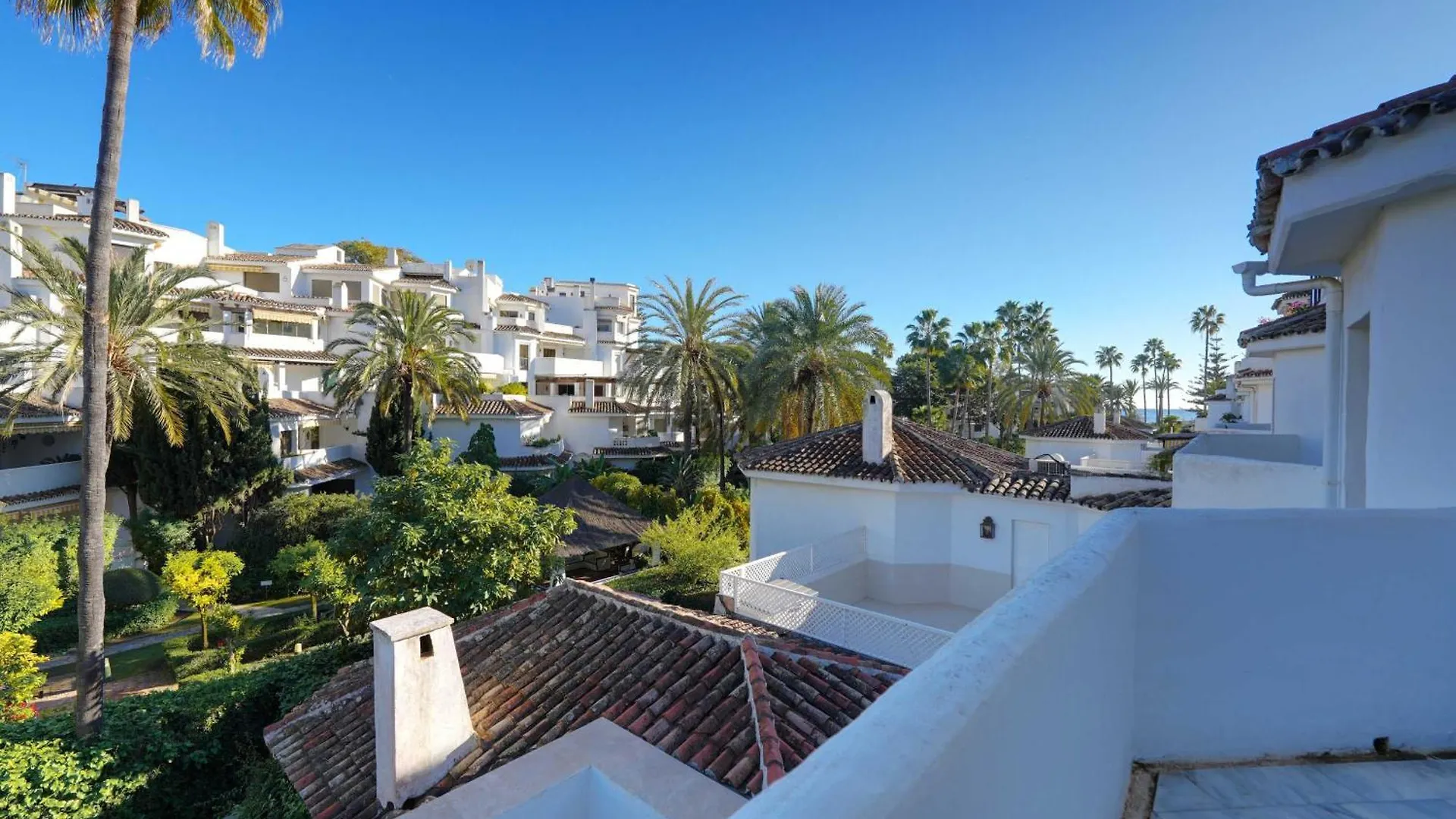 2035 Golden Beach Modern Marbella Appartement